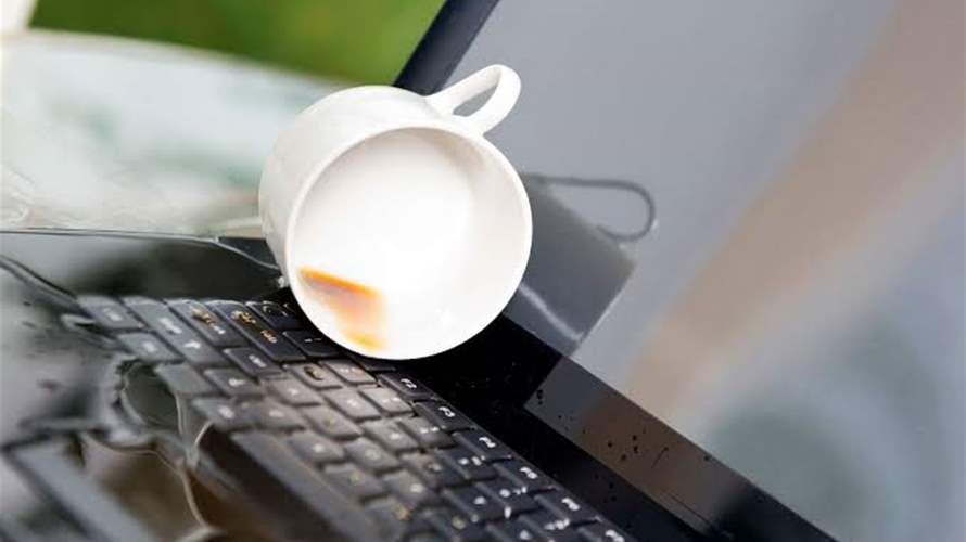 إنسكاب الماء على الحاسوب: إليكم خطوات حاسمة تفصل بين إنقاذه أو خسارته للأبد