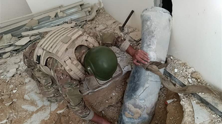 الجيش يواصل إزالة الذخائر غير المنفجرة ويفكّك ٤ قنابل طيران من مخلفات العدوان الإسرائيلي في النبطية وبنت جبيل