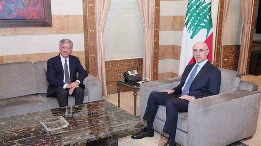 الحجار عرض والمنسق الأممي بالإنابة الأوضاع العامة والتعاون
