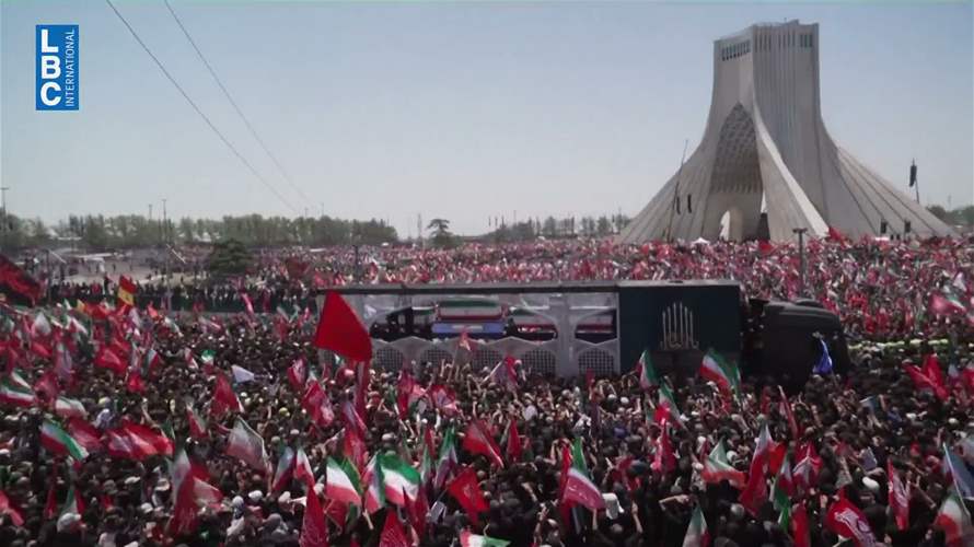 المرشد الايراني الراحل بين الملايين في شوارع طهران