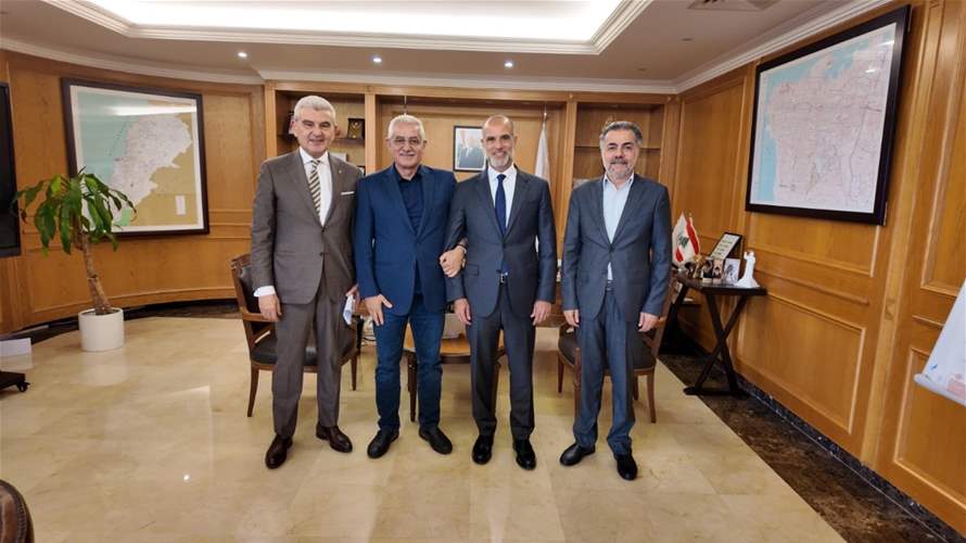 رسامني تابع مشاريع تأهيل الطرق وبحث في تطوير أوتوستراد الساحل الشمالي واحتياجات المناطق مع زواره