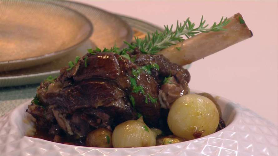 يخنة موزات الغنم بالخضار... وصفة شهية يقدّمها الشيف حنا طويل (فيديو)
