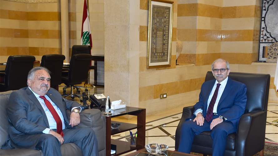 رئيس مجلس الوزراء نواف سلام استقبل في السراي رئيس الهيئة الناظمة للطيران المدني الكابتن محمد عزيز والبحث تناول عمل الهيئة