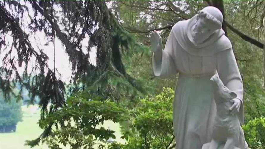 "الضوء والغبار"… عمل فنّي يستعيد الإنسان في سيرة القديس فرنسيس الأسيزي بعد 800 عام على وفاته