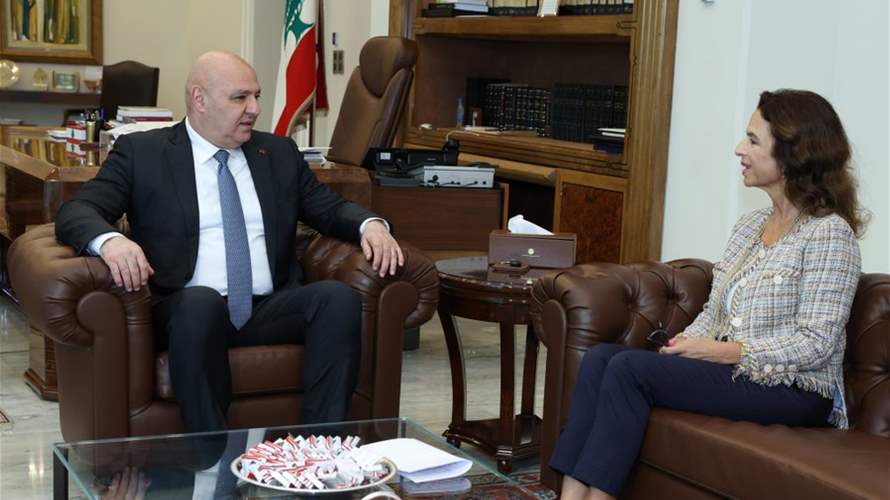 وزيرة السياحة عرضت مع رئيس الجمهورية نتائج زيارته إلى واشنطن وأطلعته على الزيارة المرتقبة للأمينة العامة لمنظمة الامم المتحدة للسياحة شيخة النويس وعلى التحضيرات لإطلاق المزايدة لتلزيم ادارة وتشغيل واستثمار مغارة جعيتا