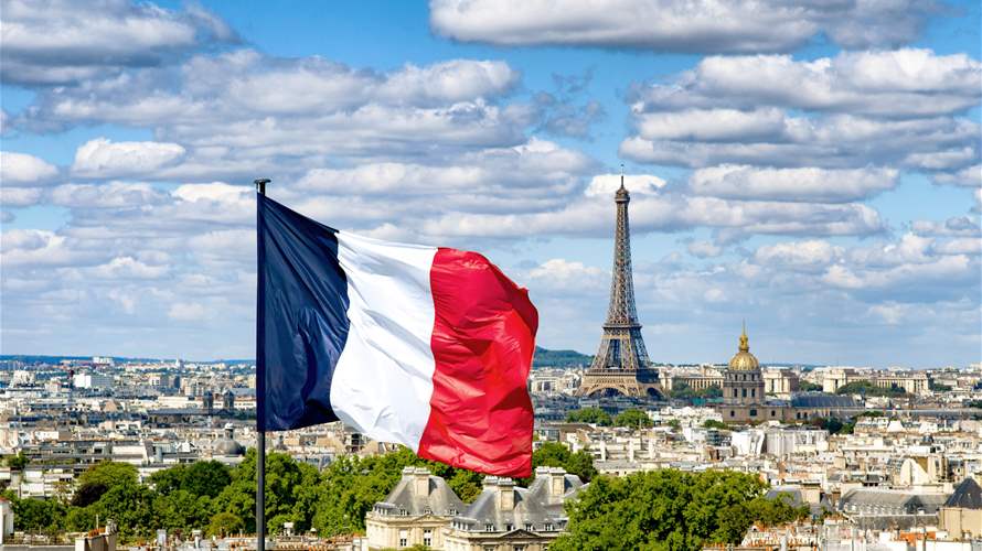 French police arrest man after knife attack in Paris