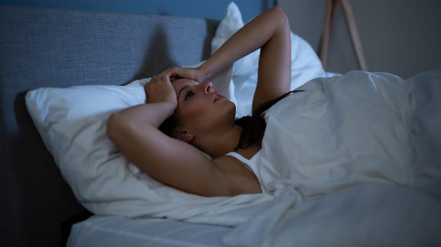 تستيقظ في منتصف الليل ولا تستطيع النوم مجدداً؟... إليك هذه الخطوات البسيطة لاستعادة النعاس