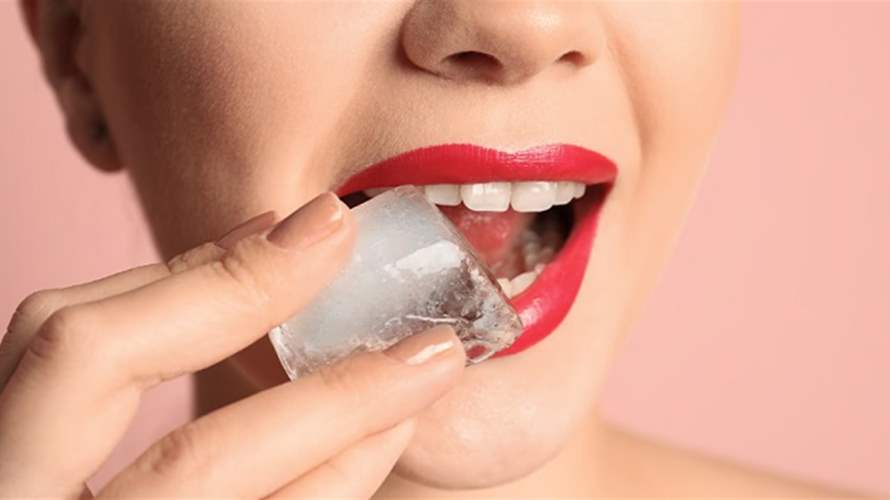 هل تشتهي أكل الثلج أو الورق؟... رغبة غريبة قد تكشف مشكلة صحية خفيّة