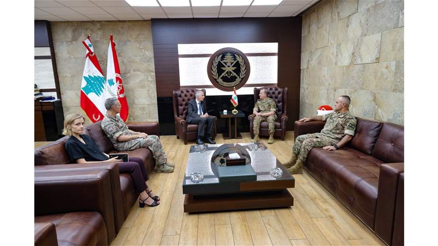 قائد الجيش استقبل السفير الفرنسي