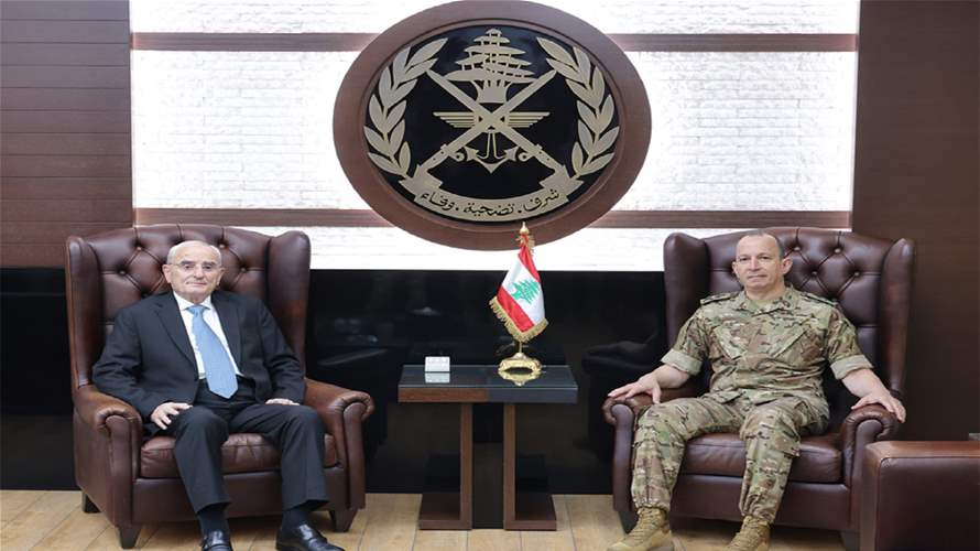وزير الدفاع زار قائد الجيش وأشاد بجهود المؤسسة العسكرية وتضحيات عناصرها