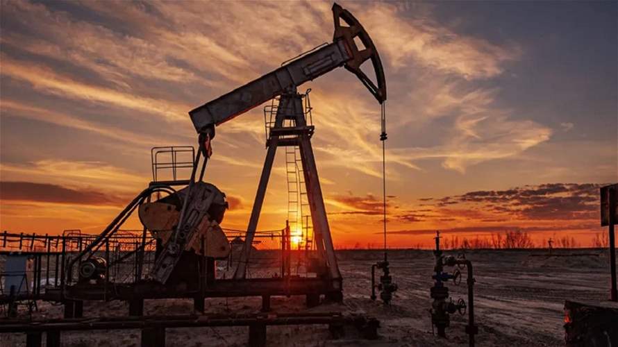 سعر برميل النفط ينخفض بنحو 5% بعد الإعلان عن مفاوضات بين واشنطن وطهران