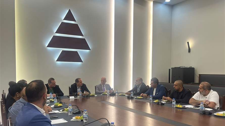 رئيس حزب الكتائب اللبنانية بحث مع وفد من نادي الصحافة اقتراح قانون الإعلام 