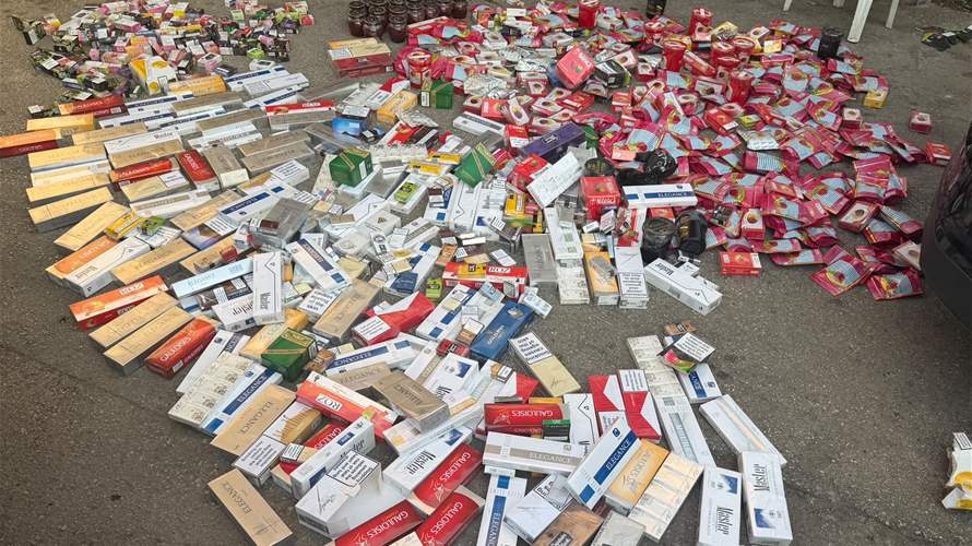 الجمارك: مداهمة محلين لبيع المعسل والدخان المهرب وضبط البضاعة