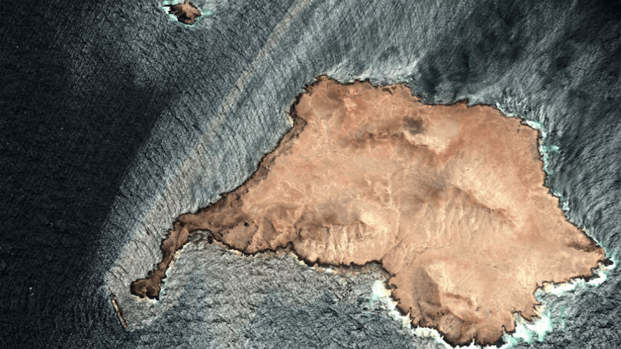 Oman says grounded tanker oil spill covers 400 square km