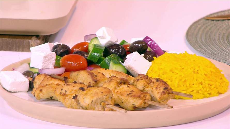 نكهات يونانية بامتياز... سوفلاكي ومسقّعة بلمسة الشيف فادي زغيب