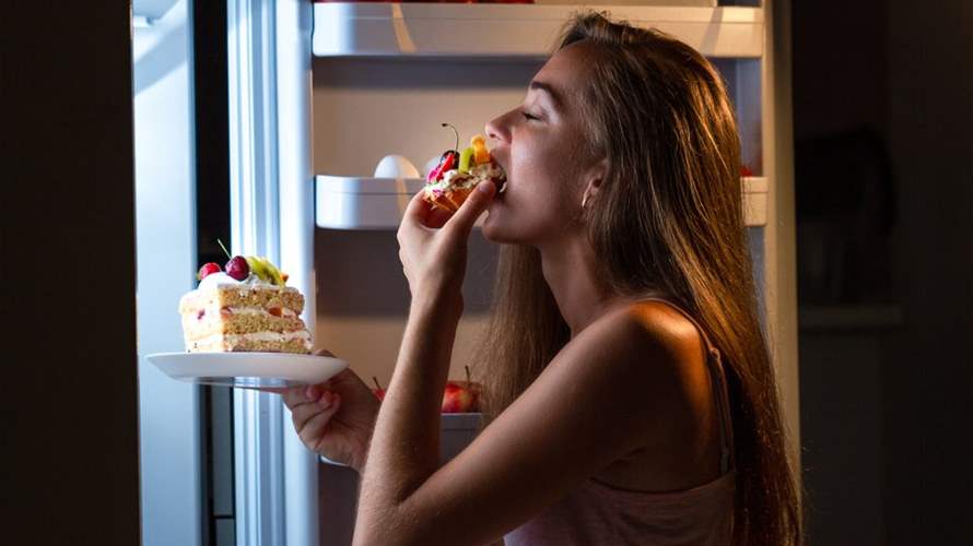 متى يجب أن نتوقف عن الأكل ليلًا؟ الساعة البيولوجية تكشف سرّ توقيت العشاء