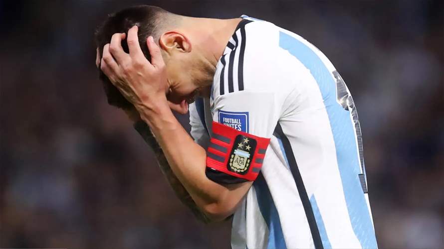 لقطة مثيرة للجدل تلاحق ميسي... وغرامة مالية بعد ضربه لاعبًا منافسًا!