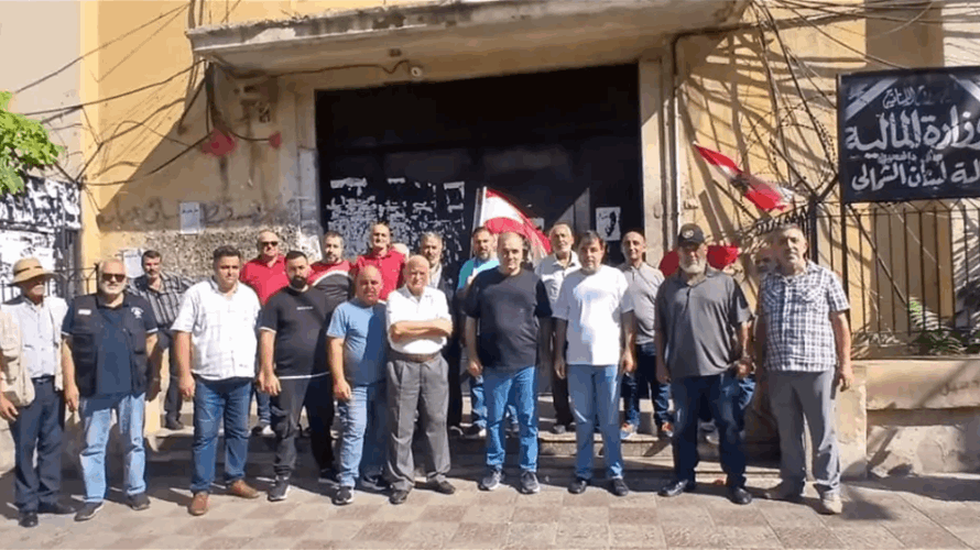 العسكريون المتقاعدون يقفلون مالية طرابلس ضمن تحركاتهم