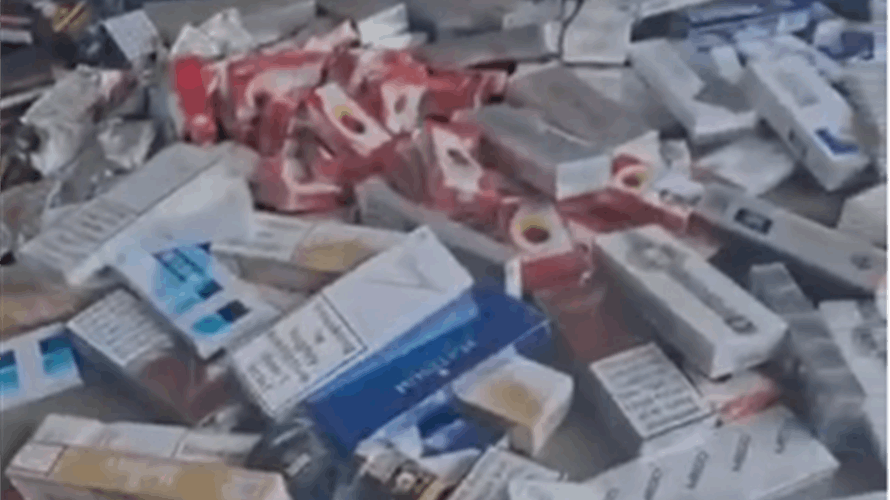  الجمارك تكشف مستودعًا يحتوي على كميات كبيرة من المعسّل والدخان المهرب