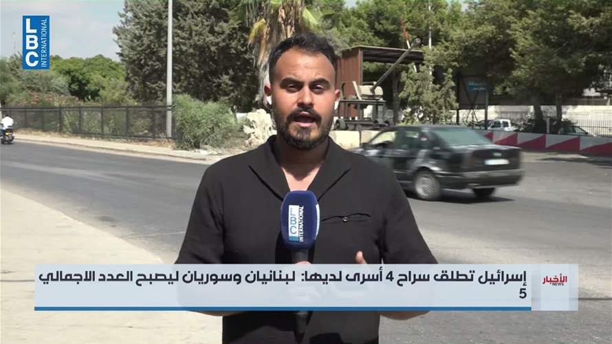عبور قافلة الصليب الاحمر التي تقل الاسرى الاربعة المحررين باتجاه ثكنة بنوا بركات في صور...