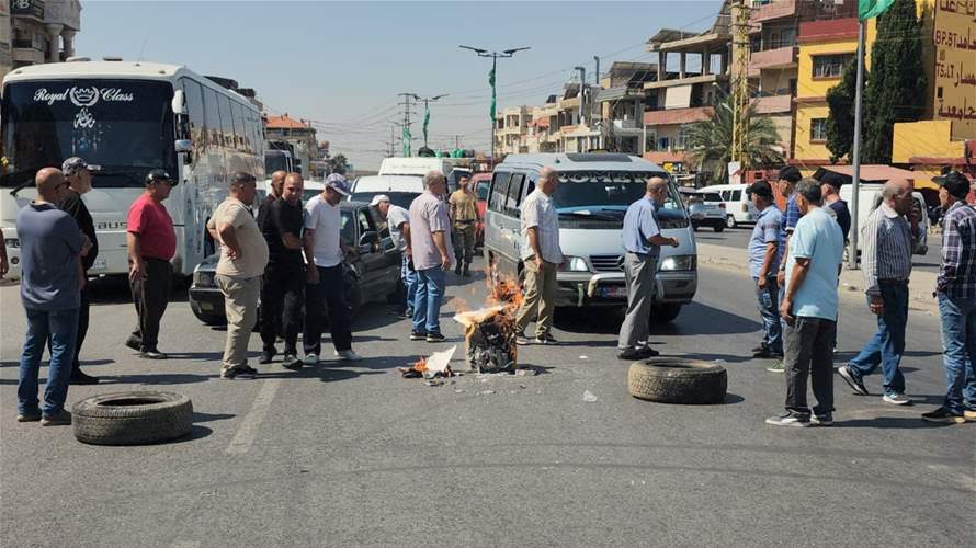 الوكالة الوطنية للإعلام: مجموعة من العسكريين المتقاعدين قطعوا لبعض الوقت الطريق عند دوار دورس لجهة مدخل مدينة بعلبك احتجاجًا على موازنة 2027 وللمطالبة بتصحيح رواتبهم