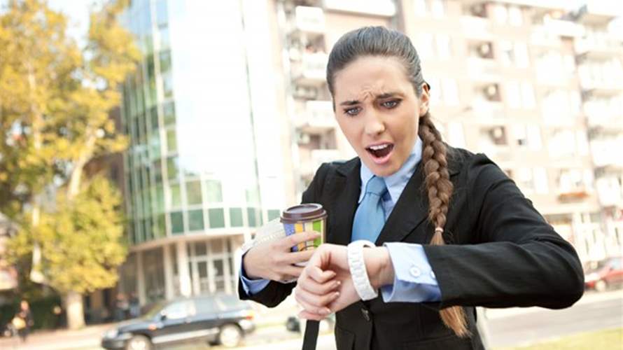 تنسى الوقت وتنجز كل شيء في اللحظة الأخيرة؟... قد يكون "عمى الوقت" هو السبب!