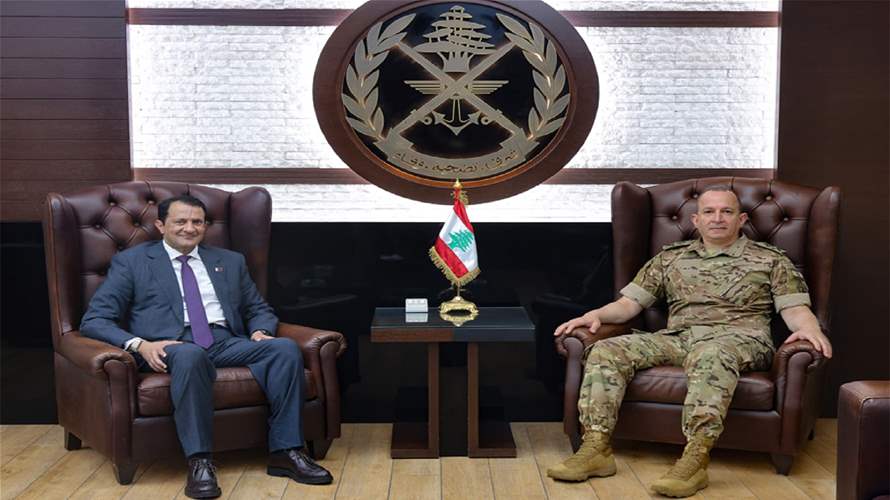 قائد الجيش استقبل السفير القطري