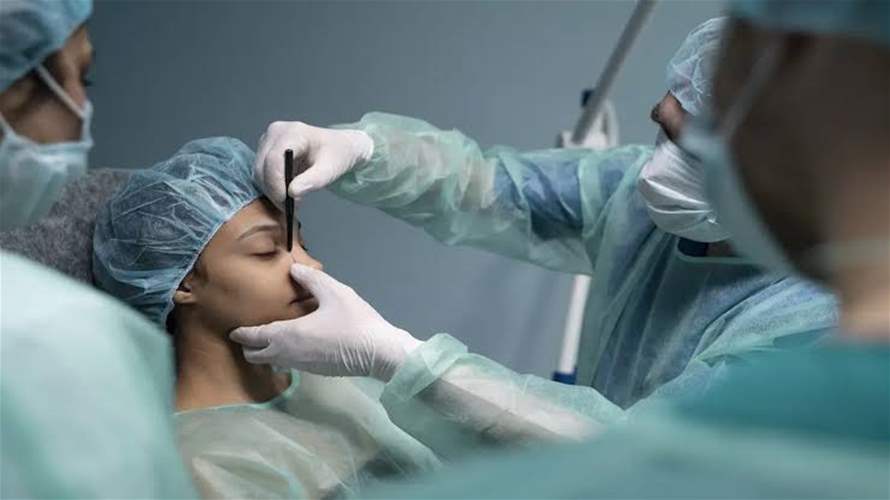 متى يصبح شدّ الوجه مبكراً أو متأخراً؟ جراح تجميل يكشف التوقيت المثالي