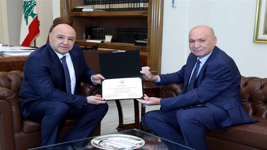 الرئيس عون هنأ القاضي سامي صادر بنيله شهادة التميّز من جمعية النواب العموم العرب لعام 2026