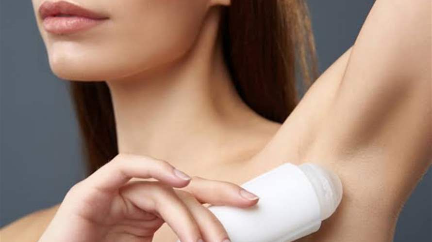لماذا لا يمحنك مزيل العرق نتيجة فعّالة؟... طبيبة تكشف الخطأ الذي قد ترتكبه