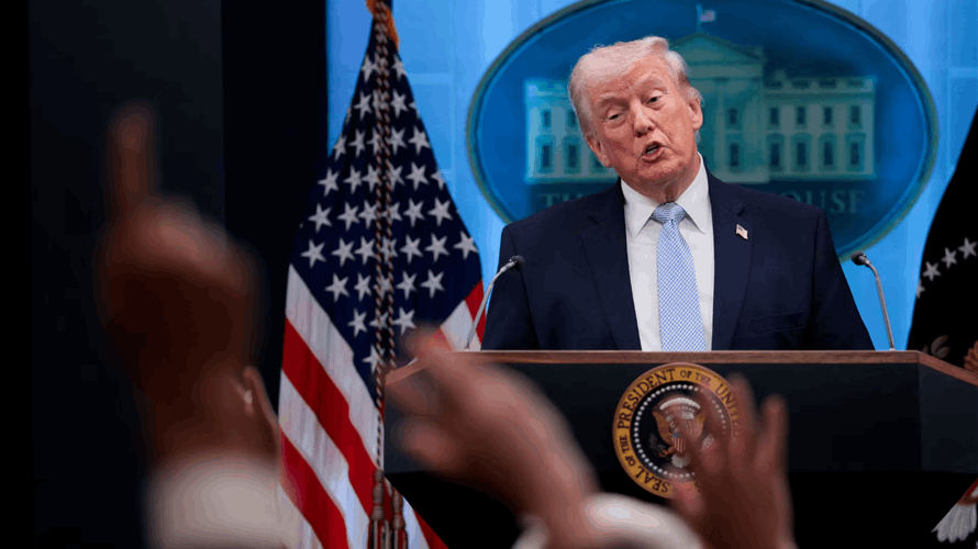 القضاء يوقف حظر ترامب… CNN وPolitico وMS NOW تعود إلى البيت الأبيض