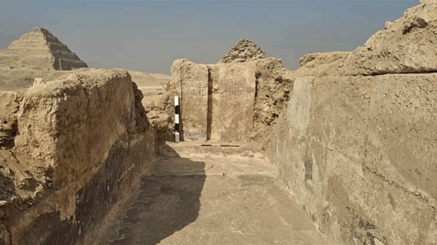 "بوابة إلى العالم الآخر"… اكتشاف مقبرة مسؤول رفيع عمرها 4 آلاف عام في مصر