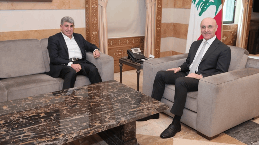 الحجار استقبل طليس وأكد مواصلة ضبط مخالفات النقل البري والعمالة غير الشرعية في القطاع