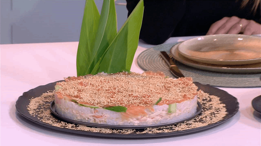 سوشي كيك وسلطة نودلز... إليكم طريقة التحضير (فيديو)