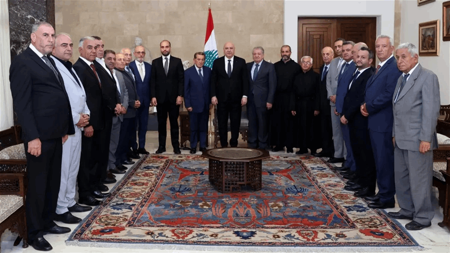 الرئيس عون اكد امام وفد من مزارعي التفاح في تنورين مواصلة الاتصالات مع دول عربية لتسهيل تصريف التفاح اللبناني