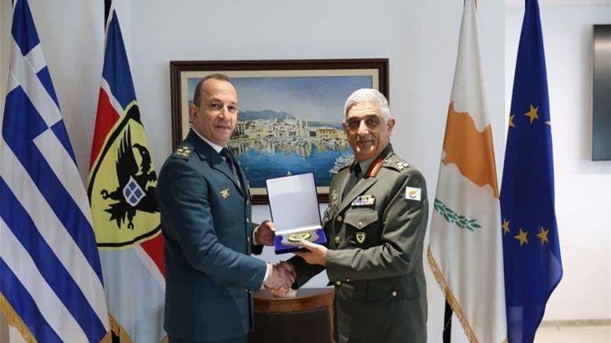 قائد الجيش زار قبرص وبحث مع وزير الدفاع القبرصي سبل تعزيز التعاون بين جيشَي البلدَين