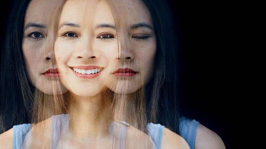 يضحكون أمام الجميع ويتألّمون بصمت... 7 علامات تكشف الاكتئاب المختبئ خلف الابتسامة!
