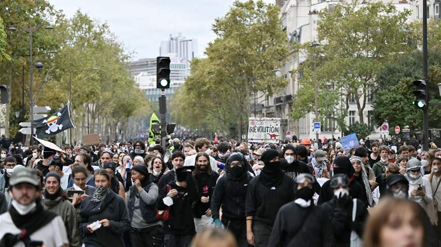 French unions say 480,000 people took part in pro-student protests