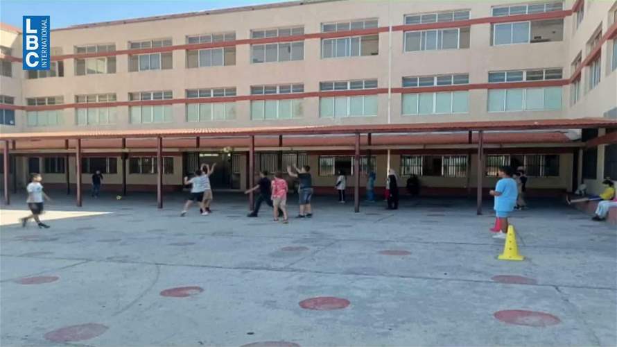 في برج قلوية... طلاب ومعلمون وأهال اختاروا العلم ولو في بيوت جاهزة