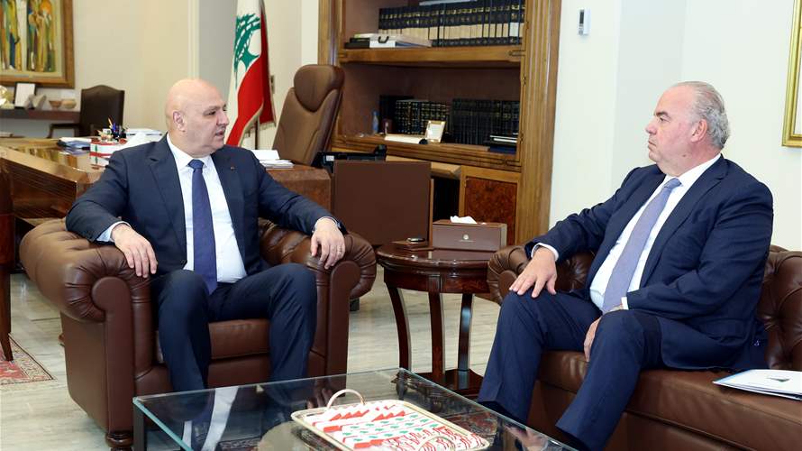 وزير الاتصالات أطلع رئيس الجمهورية على انطلاق مشروع الألياف الضوئية وبحث في ملفات أخرى