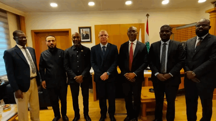 وزير العمل بحث مع وفد من نقابة اطباء الاسنان تغطية علاج الأسنان للأطفال ومع سفير غانا في تنظيم العمالة الأجنبية