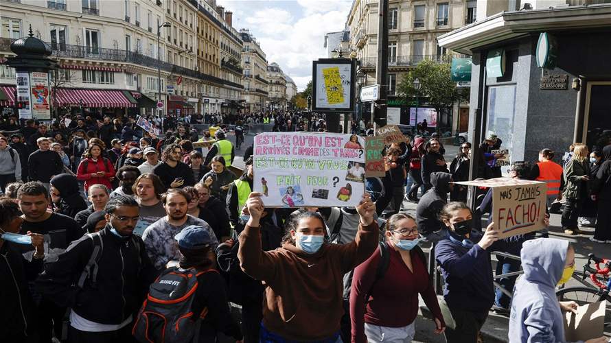 انطلاق المسيرة الاحتجاجية في باريس رغم الصدامات بين متظاهرين والشرطة 