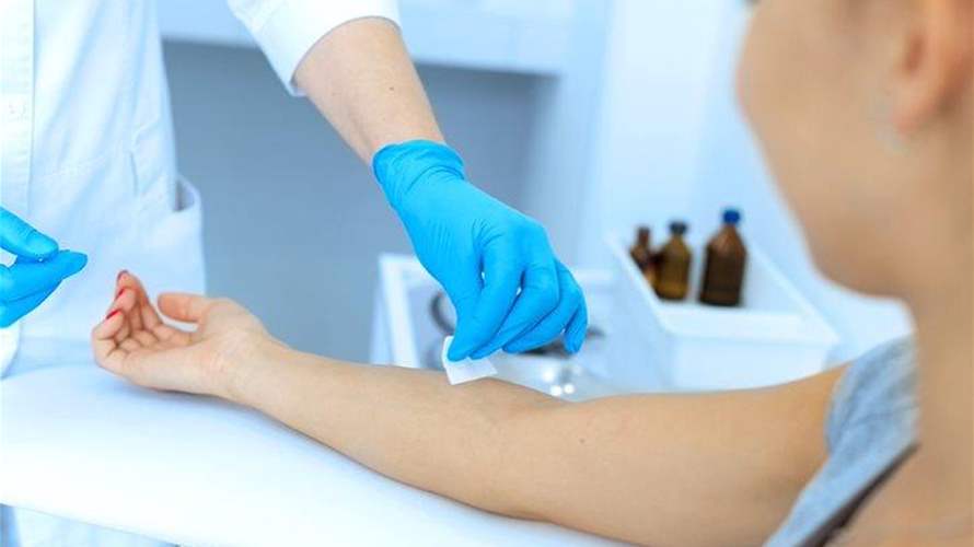 إلى جانب الماموغرام... فحص دم جديد قد يعزز فرص اكتشاف سرطان الثدي مبكرًا