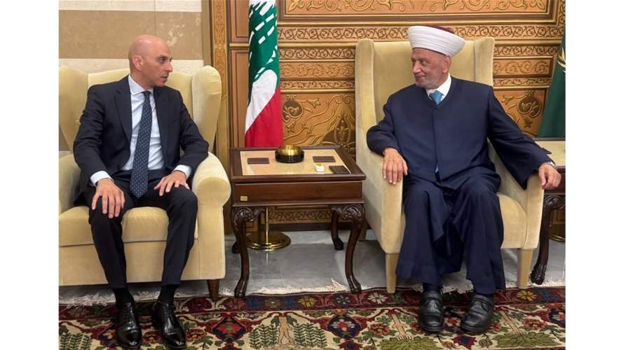 مفتي الجمهورية اللبنانية الشيخ عبد اللطيف دريان استقبل السفير المصري لدى لبنان تميم خلاف في زيارة بروتوكولية بعد تسلمه مهامه الجديدة يرافقه القنصل العام شريف سامح وتم البحث في الأوضاع اللبنانية والعربية وتوطيد التعاون بين البلدين
