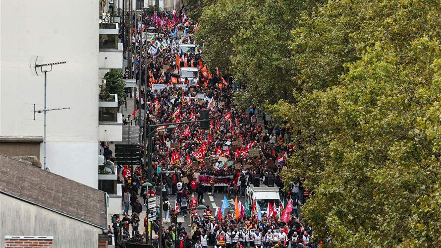 الشرطة الفرنسية تطلق قنابل مسيلة للدموع لتفريق عدد ضئيل من المتظاهرين في ليون (صحافي فرانس برس)