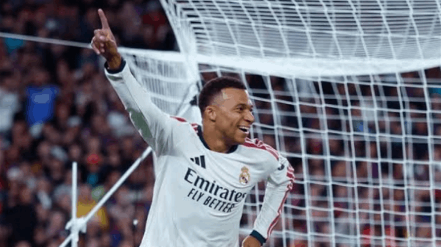 ثنائية مبابي تقود ريال مدريد إلى فوز قاتل على برشلونة في الكلاسيكو