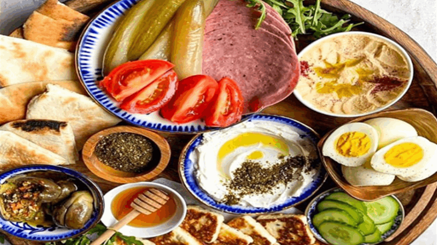 مرتديلا وخبز وزيت زيتون... كيف تستمتع بفطور عربي شهي من دون شعور بالذنب؟