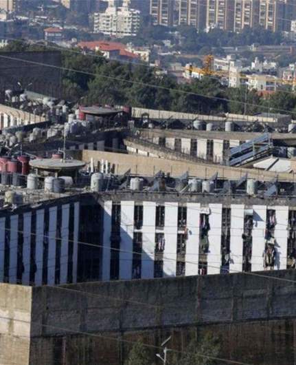 متعهدو تقديم المواد الغذائية للسجون: سنتوقف عن تسليم الطعام للسجون 