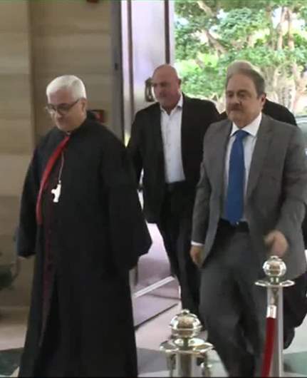ما هي توجّهات النواب المترددين قبيل جلسة الأربعاء؟ وماذا سمع المطرانان من الرئيس بري؟