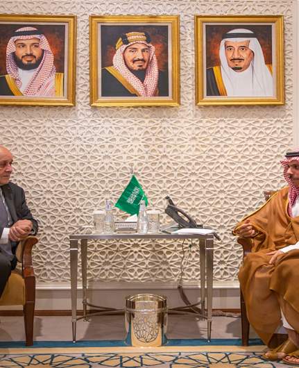 وزير الخارجية السعودي استقبل لودريان... والملف اللبناني على الطاولة